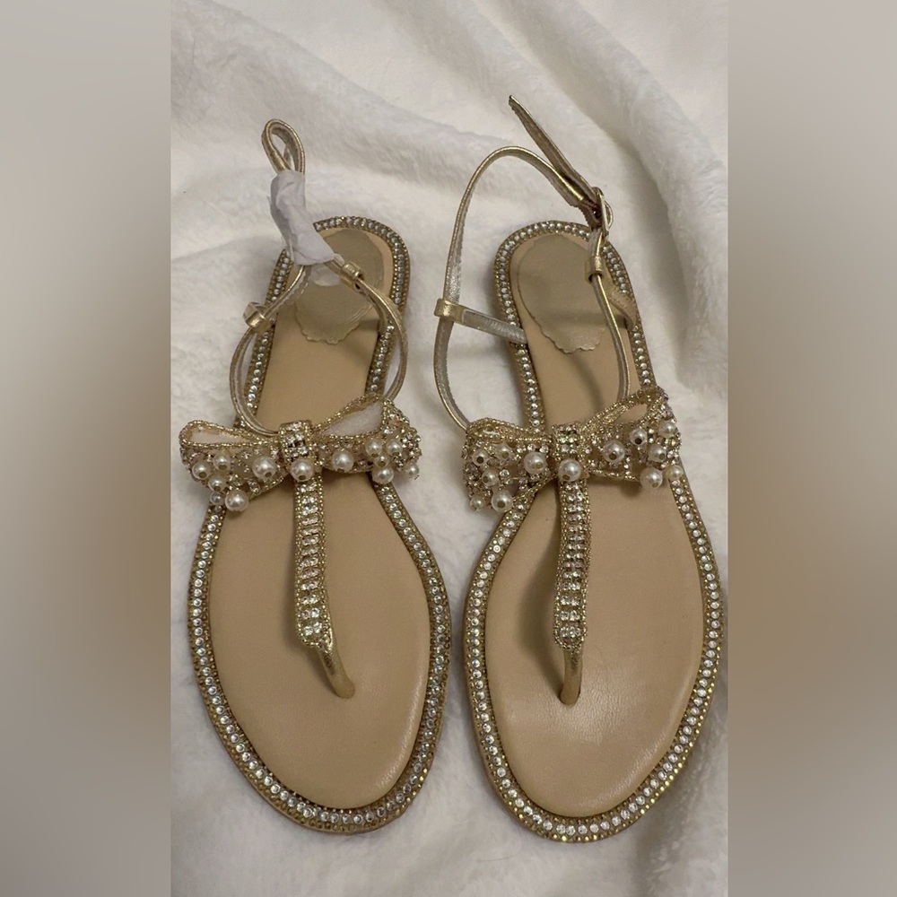 [BRAND NEW!!] Size US 6/6.5/7 Sparkling Gold Sandals with Pearl Bow